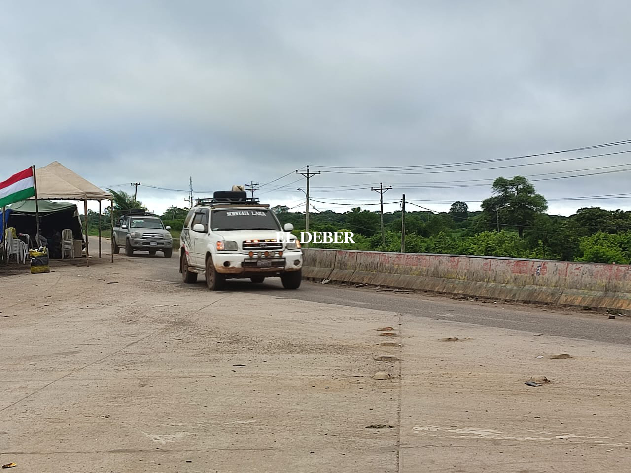 Lee más sobre el artículo En Pailón dan cuarto intermedio al bloqueo de ruta hasta las 19:00, pero la medida se mantiene en Portachuelo y en los Valles