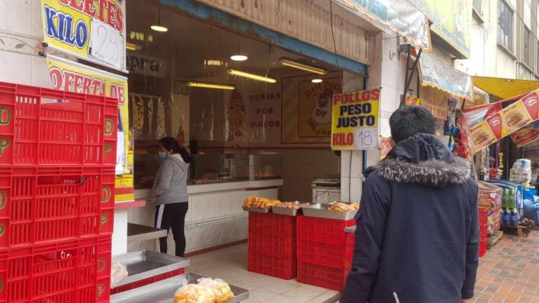Lee más sobre el artículo Avicultores cruceños paralizan los envíos, sube carne de pollo y de res