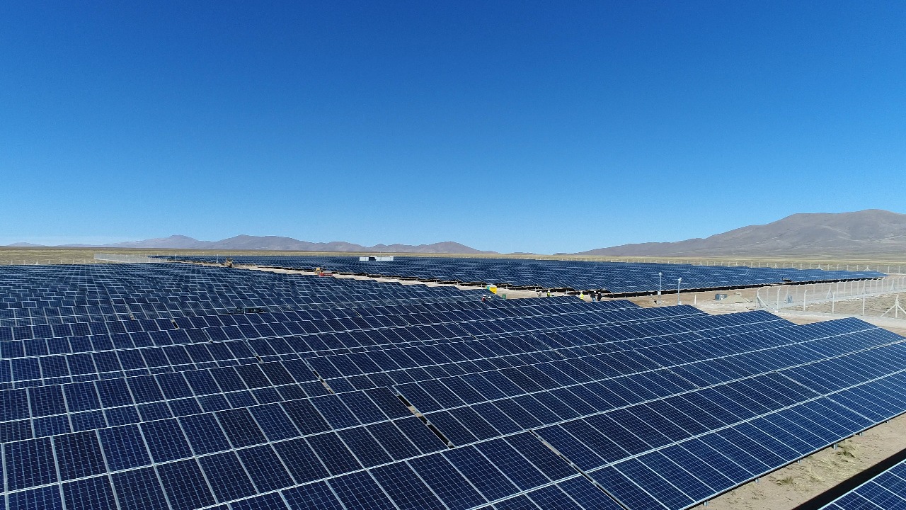 Lee más sobre el artículo ENDE construirá la primera planta solar de 40 MW en el departamento de La Paz