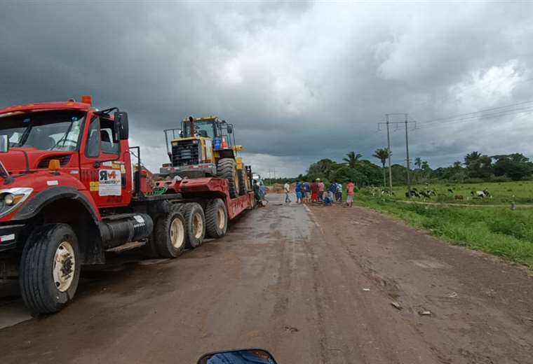 Lee más sobre el artículo Continúan los bloqueos de carreteras y aumenta la tensión entre los perjudicados