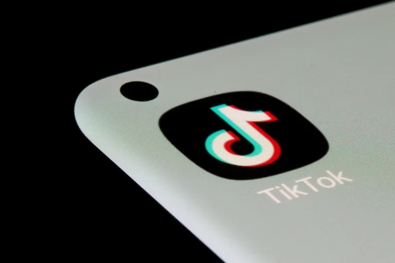 Lee más sobre el artículo La Comisión Europea prohibió el uso de TikTok en sus teléfonos y dispositivos oficiales