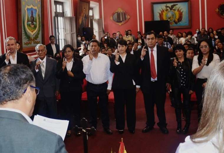 Lee más sobre el artículo Gobernador de Tarija inicia la segunda etapa de su gestión con cambios en el gabinete