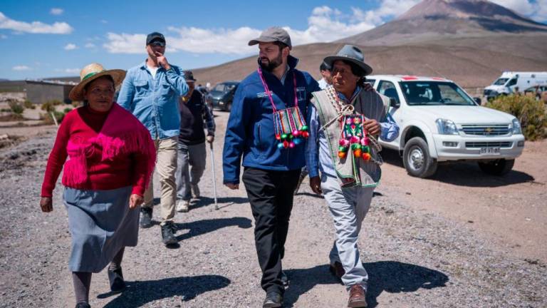 Lee más sobre el artículo Boric culpa a Bolivia de obstruir expulsión de migrantes y propone dialogar
