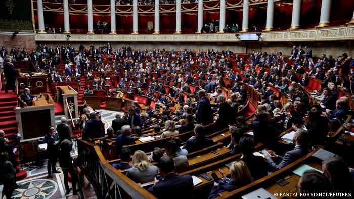 Lee más sobre el artículo Macron impone reforma de las pensiones sin el voto de los diputados