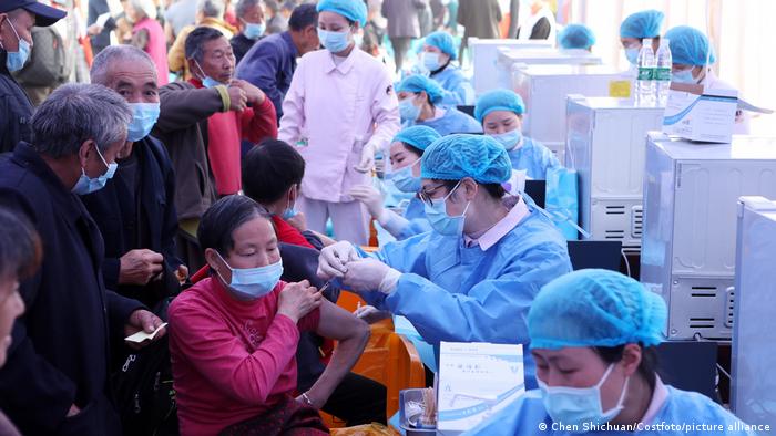 Lee más sobre el artículo China aprueba uso de emergencia de su primera vacuna con ARN mensajero