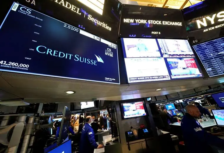 Lee más sobre el artículo Las bolsas europeas caen más de 3%, lastradas por el banco Credit Suisse