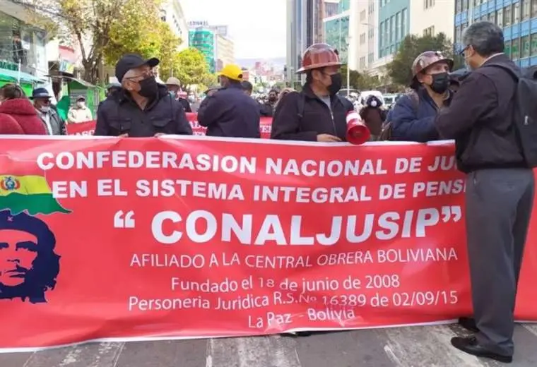 Lee más sobre el artículo Jubilados se declaran en emergencia en defensa de los fondos de pensiones