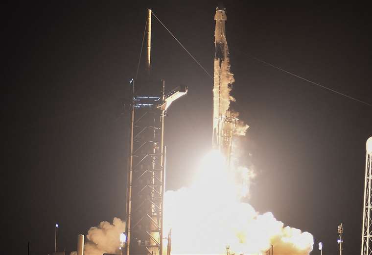 Lee más sobre el artículo Misión de SpaceX despega hacia la Estación Espacial Internacional