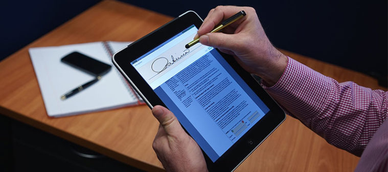 Lee más sobre el artículo Las firmas digitales avanzan en Bolivia pero todavía hay desconfianza