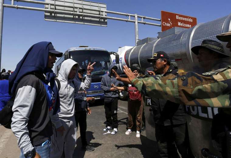 Lee más sobre el artículo Perú y Chile evalúan abrir corredor humanitario ante crisis migratoria
