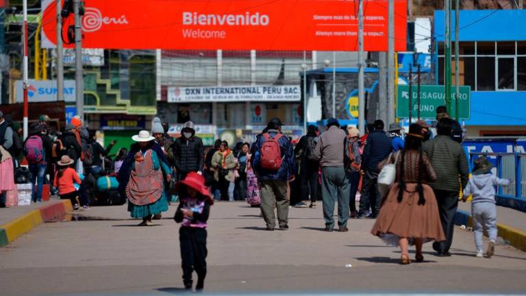 Lee más sobre el artículo Desaguadero: comerciantes bolivianos usan el sol peruano para acceder al dólar