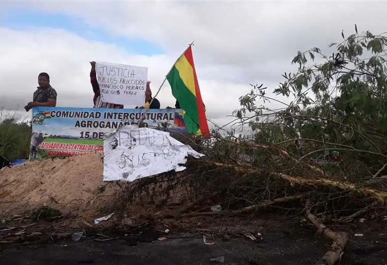 Lee más sobre el artículo Se mantienen los dos puntos de bloqueo en la ruta Santa Cruz – Cochabamba