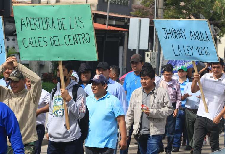 Lee más sobre el artículo En Santa Cruz el transporte urbano marcha contra el reordenamiento vehicular propuesto por la Alcaldía