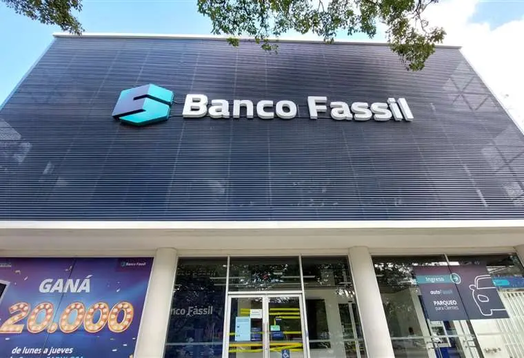 Lee más sobre el artículo 1.000 trabajadores del Banco Fassil comienzan a cobrar su liquidación que no supera los Bs 21.000