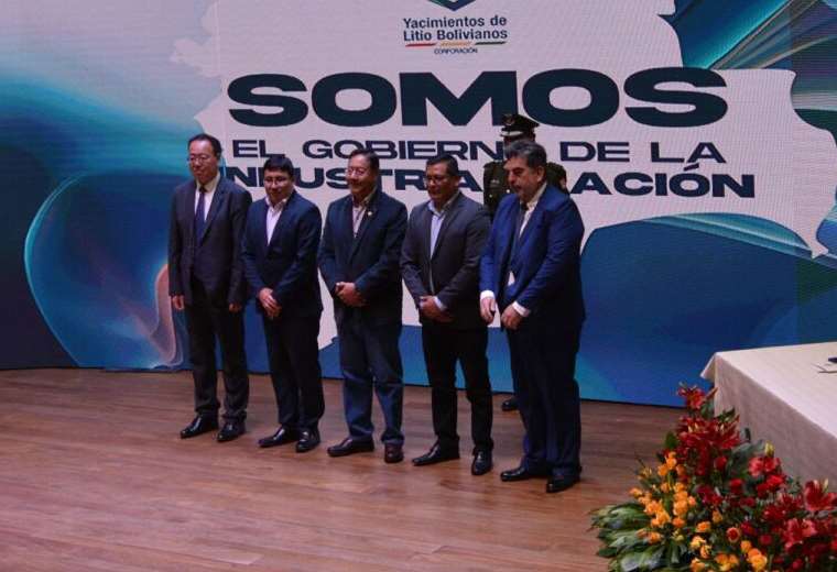 Lee más sobre el artículo Bolivia suscribe dos nuevos convenios con empresas de Rusia y China para industrializar el litio