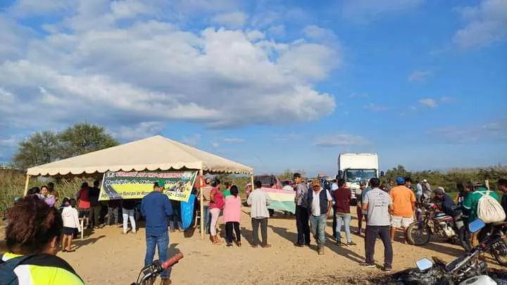 Lee más sobre el artículo Levantan el bloqueo en Puerto Paila y Banegas ante acuerdo entre movilizados, Gobernación cruceña y Gobierno