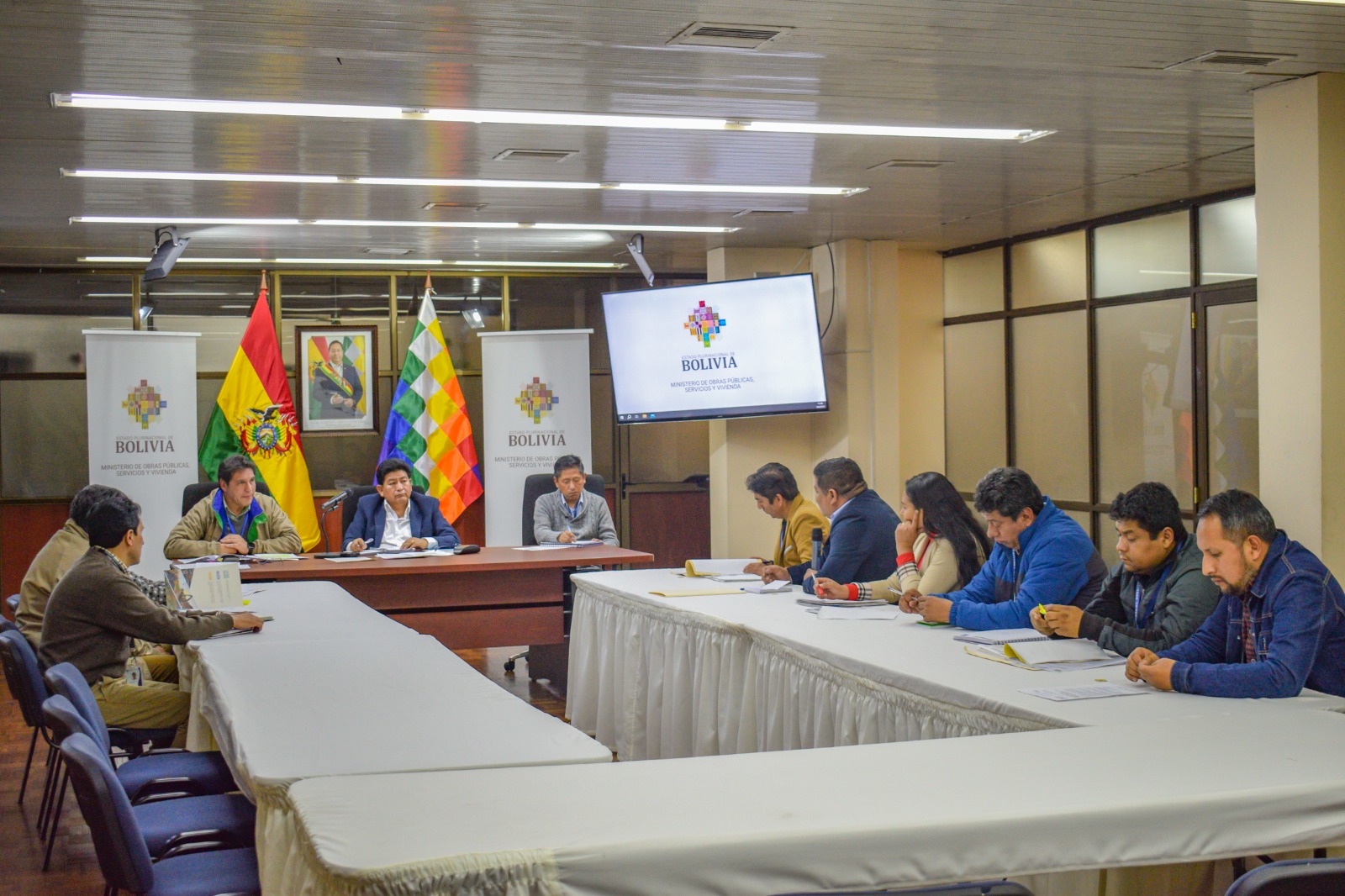 Lee más sobre el artículo Gobierno y autoridades de Tarija firman acta de cuatro acuerdos para proyectos carreteros