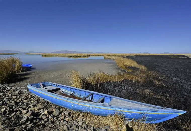 Lee más sobre el artículo Aguas del lago Titicaca descienden a niveles históricos por cambio climático