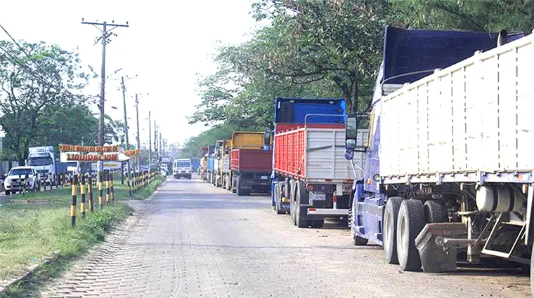 Lee más sobre el artículo Gobernación transfiere a la Alcaldía cruceña las áreas de tránsito y vialidad del Parque Industrial