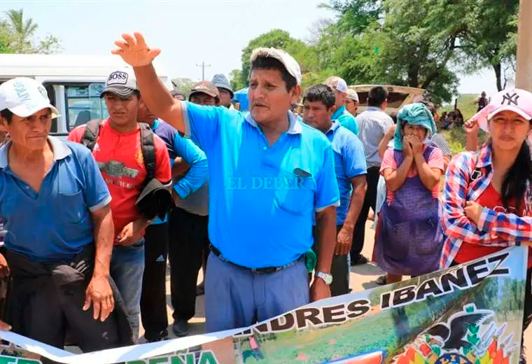 Lee más sobre el artículo Comunarios de Las Peñas bloquean el ingreso al vertedero exigiendo pavimento