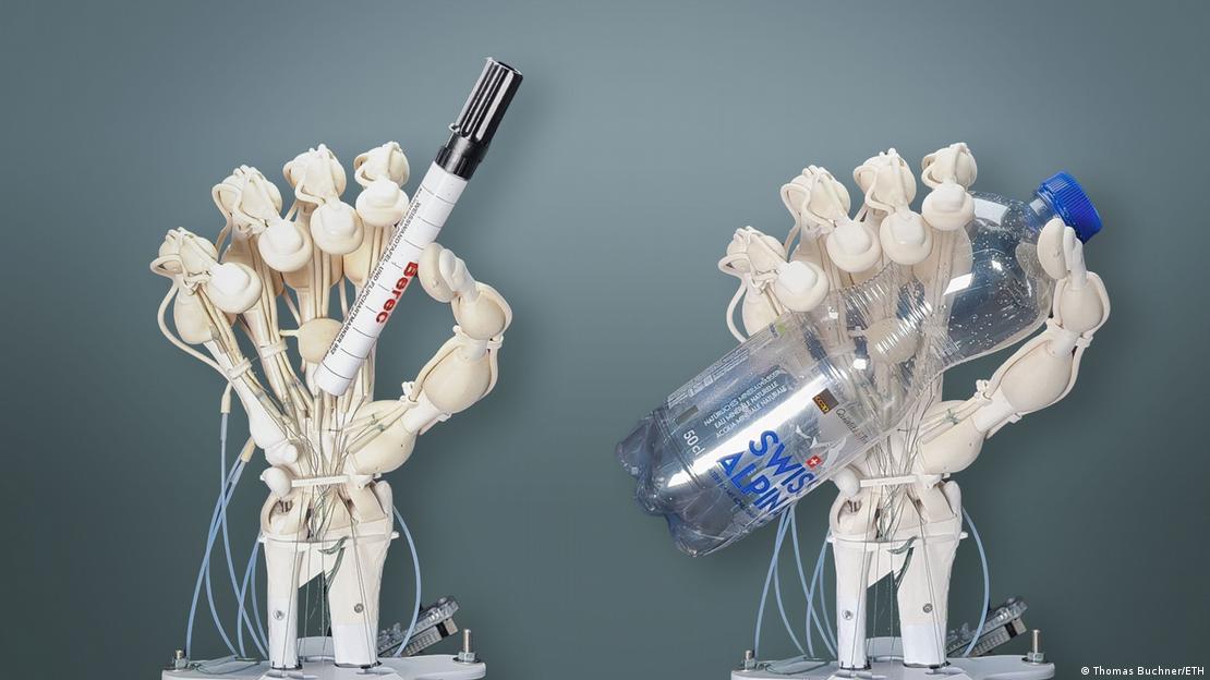 Lee más sobre el artículo Científicos crean la primera mano robótica impresa con huesos, ligamentos y tendones