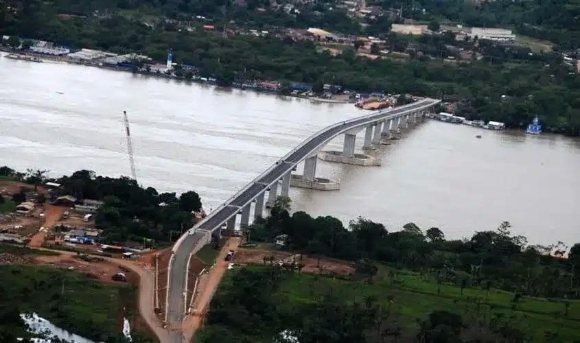 Lee más sobre el artículo Bolivia y Brasil confirman convocatoria para licitación del puente sobre el río Mamoré