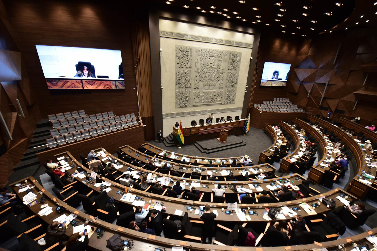 Lee más sobre el artículo El Legislativo inicia el debate sobre el presupuesto reformulado en medio de vigilia de alcaldes