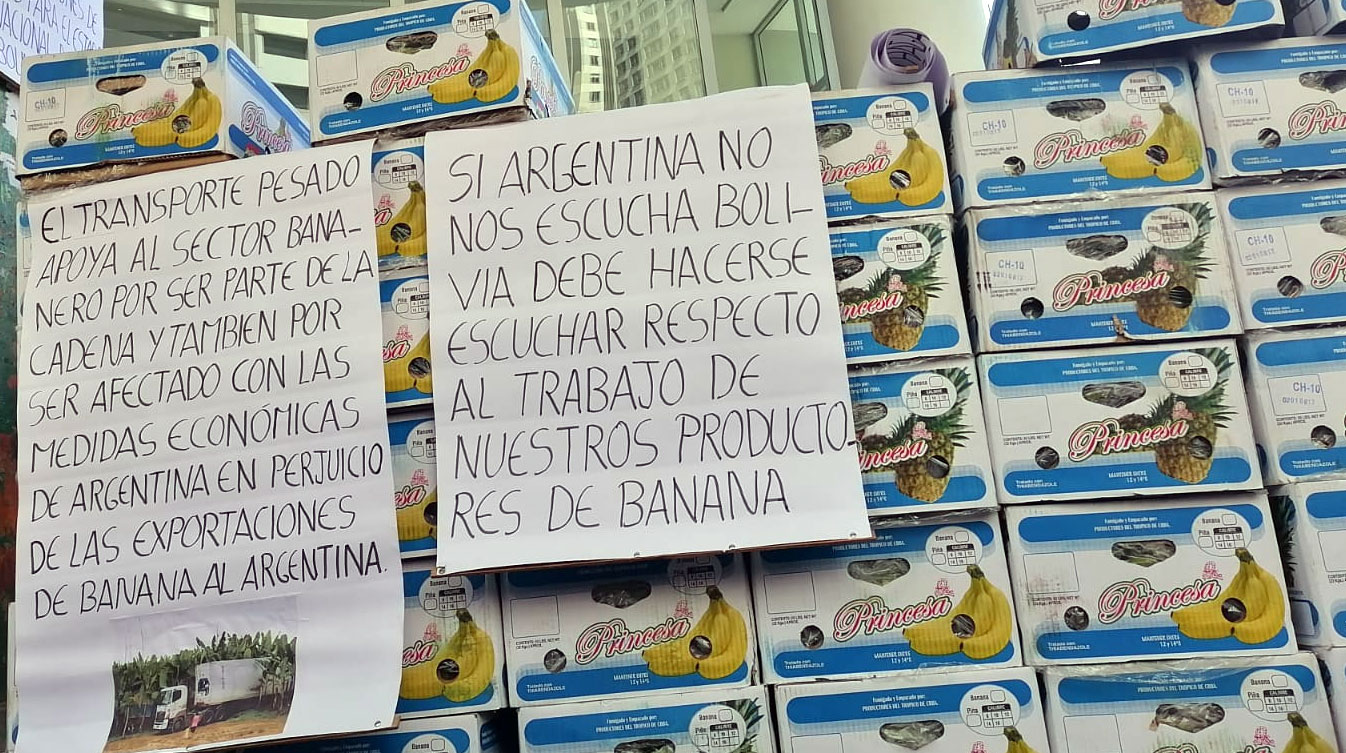 Lee más sobre el artículo Los bananeros se alían con paraguayos para cobrar $us 20 MM de Argentina