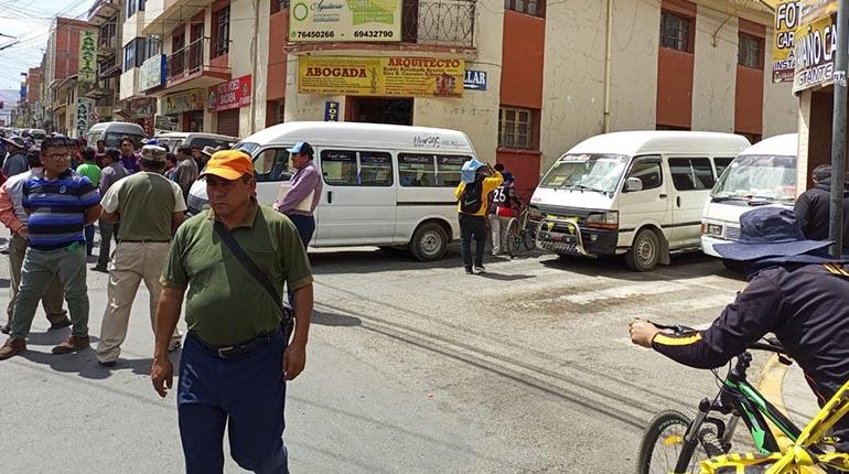 Lee más sobre el artículo Transporte decide levantar bloqueos en Sacaba tras acuerdo con la Alcaldía