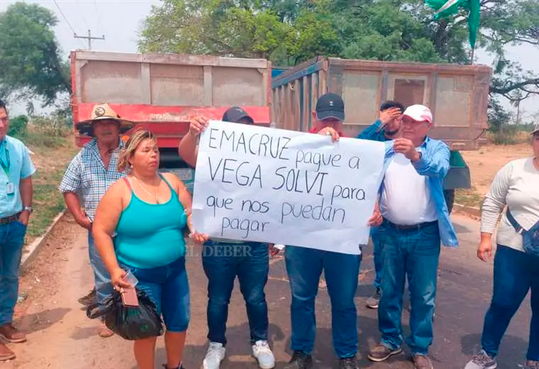 Lee más sobre el artículo Extrabajadores de Solví bloquean por algunas horas ingreso al vertedero municipal