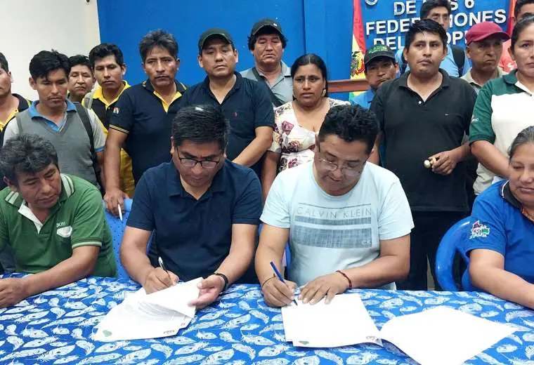 Lee más sobre el artículo Gobierno y productores del Trópico de Cochabamba suscriben un acuerdo y se suspenden las protestas