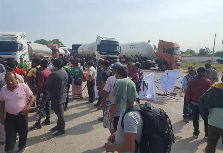 Lee más sobre el artículo Productores de banana bloquean ruta en Yacuiba que conecta con Santa Cruz