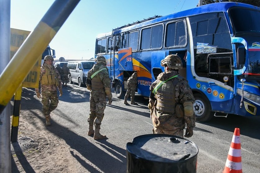 Lee más sobre el artículo Contrabando en buses fantasma, “toritos” y hasta cisternas