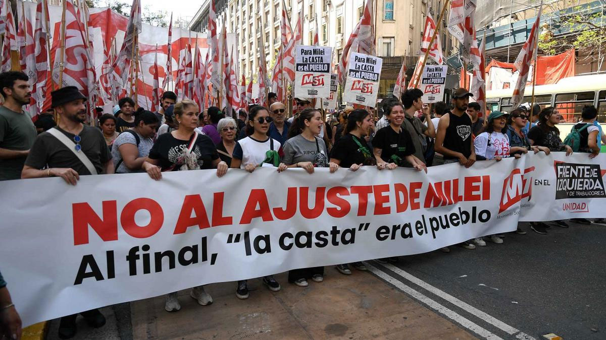 Lee más sobre el artículo Gobierno de Milei cobrará a organizadores de protestas los 60 millones de pesos que costó el despliegue policial