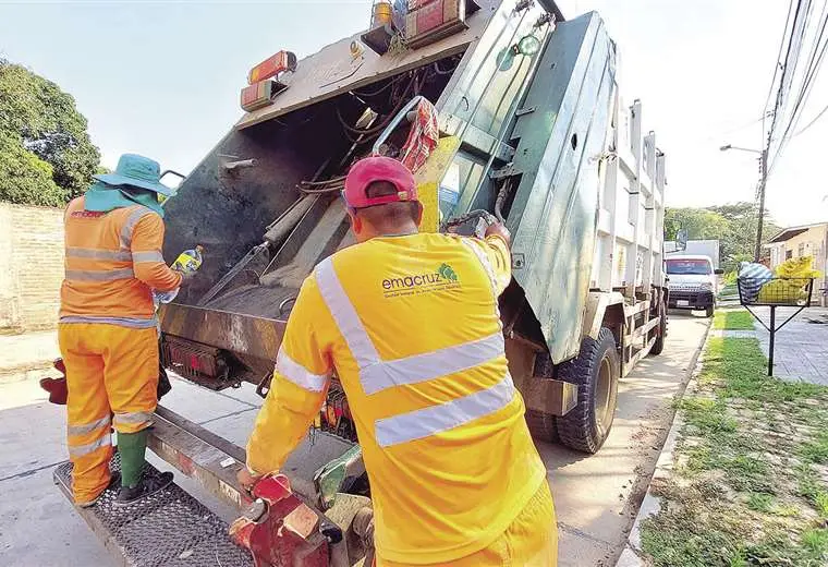 Lee más sobre el artículo Emacruz adjudica a Eco Limpio – El Diez el servicio de recojo de basura en la zona este por un año más