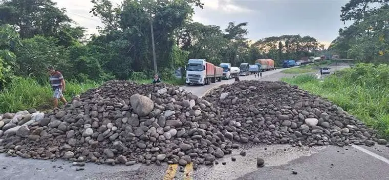 Lee más sobre el artículo Cinco puntos de bloqueo interrumpen la carretera Cochabamba – Santa Cruz