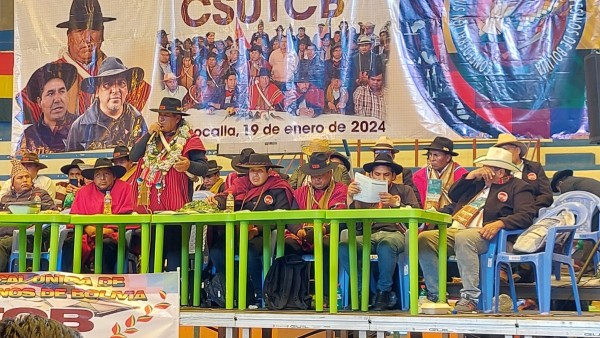 Lee más sobre el artículo CSUTCB ‘arcista’ expulsa a Evo Morales de sus filas y lo suspende como presidente del MAS