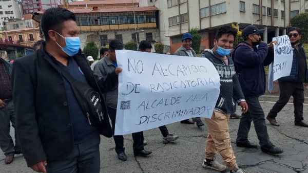 Lee más sobre el artículo Choferes de El Alto bloquean las principales vías de acceso a la ciudad de La Paz
