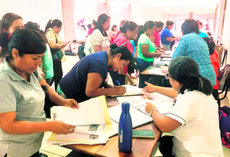 Lee más sobre el artículo Filas por cupos en el registro escolar; piden ir a la vacuna antes del inicio de clases