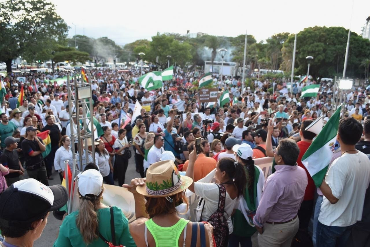 Lee más sobre el artículo Activistas toman las calles para reclamar por la “autoprorroga”