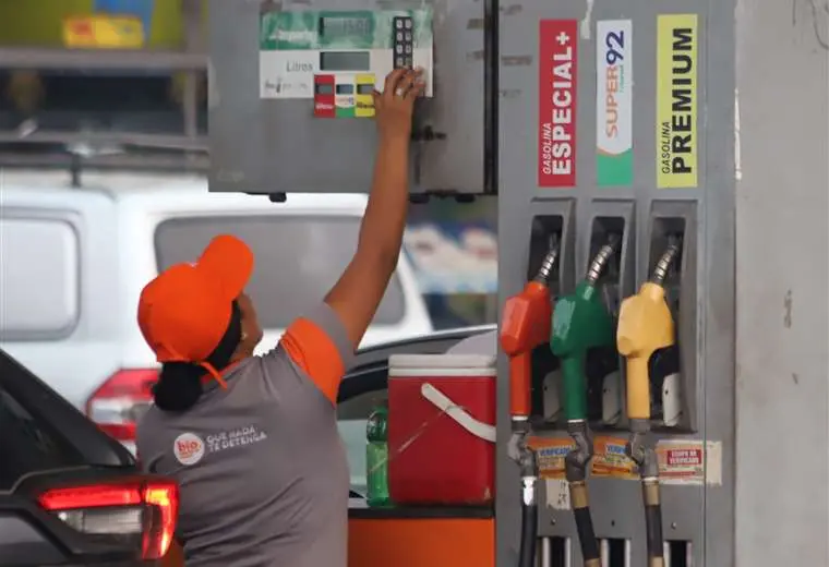 Lee más sobre el artículo YPFB asegura que no existe escasez de gasolina y diésel
