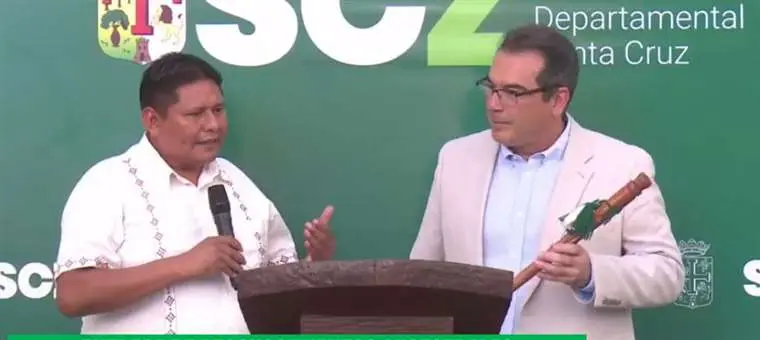 Lee más sobre el artículo Indígenas entregan el bastón de mando al gobernador Mario Aguilera